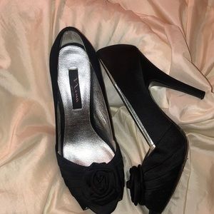 Nina New York black rose heels